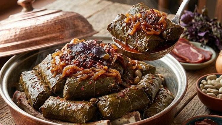 Bu tarifi deneyen pişman olmuyor Tam ölçülü, asla dağılmayan bakla dolması nasıl yapılır