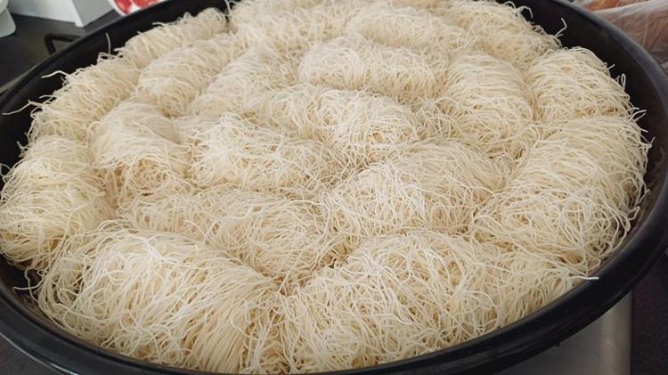 Tam 45 yıldır aynı ocakta yapılıyor Ramazan ayının en ucuz tatlısı için kilosu 180 TLden kapış kapış satılıyor