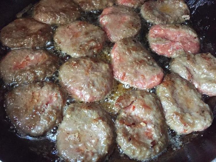 Köfte harcındaki kritik detay Yumurtanın beyazı mı yoksa sarısı mı konur