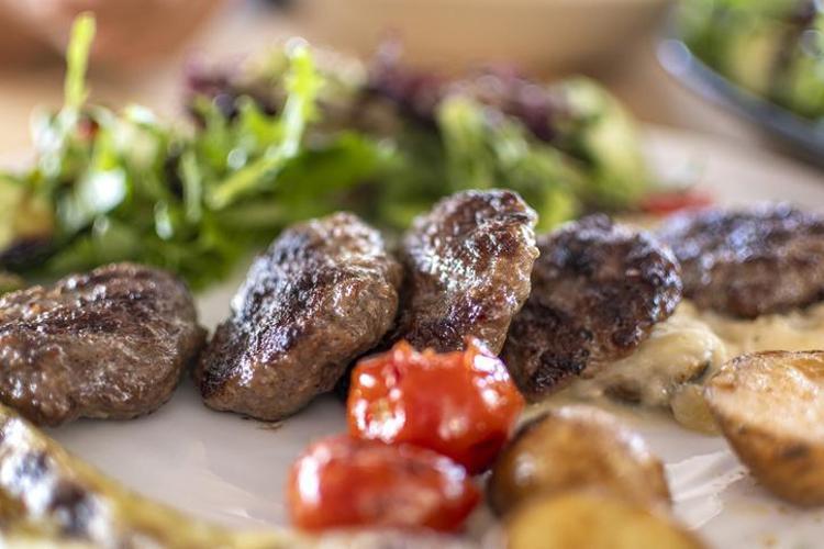 Köfte harcındaki kritik detay Yumurtanın beyazı mı yoksa sarısı mı konur