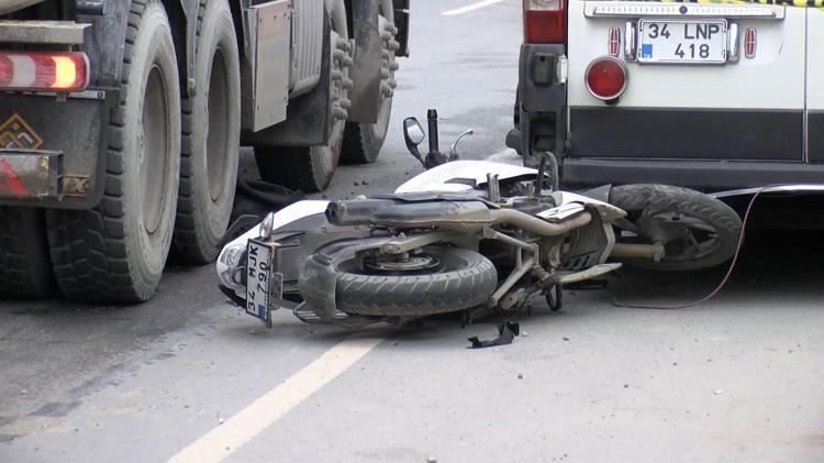 Feci kaza Önce minibüse çarptı, sonra beton mikserinin altında kaldı