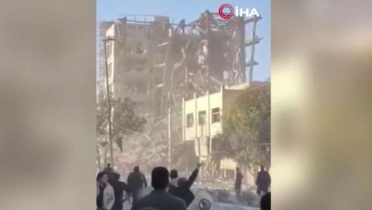 İRANDA DİNİ LİDERİ SEÇMEKLE GÖREVLİ UZMANLAR MECLİSİNİN BİNASI VURULDU