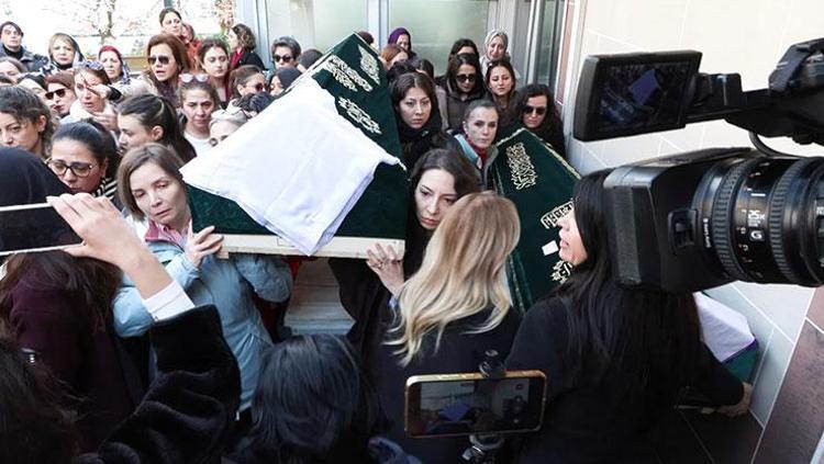 İstanbulda denizde ölü bulunan anne ve kızı toprağa verildi Tabutu kadınlar taşıdı