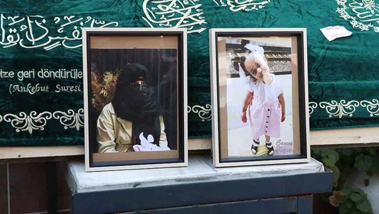 İstanbulda denizde ölü bulunan anne ve kızı toprağa verildi Tabutu kadınlar taşıdı