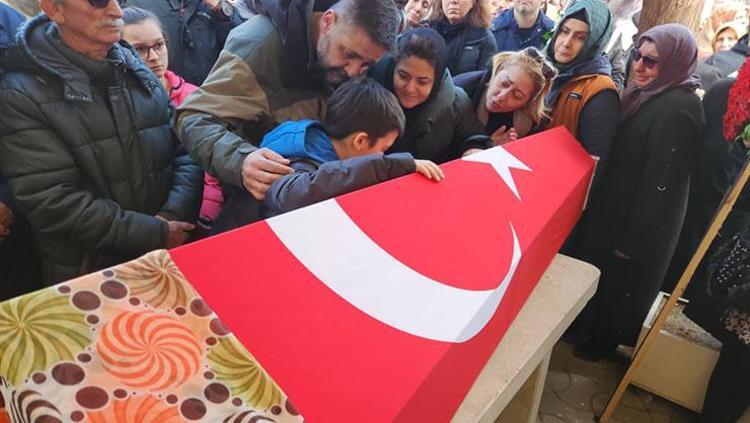 Fatma öğretmen son yolculuğuna uğurlandı: Çocuğu tabutu başında ağladı