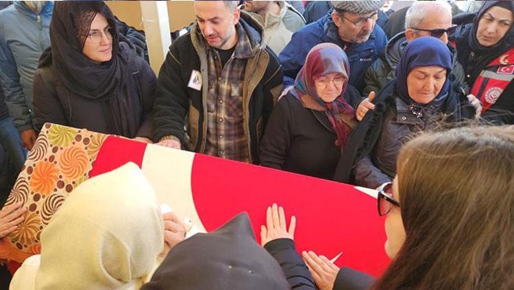 Fatma öğretmen son yolculuğuna uğurlandı: Çocuğu tabutu başında ağladı