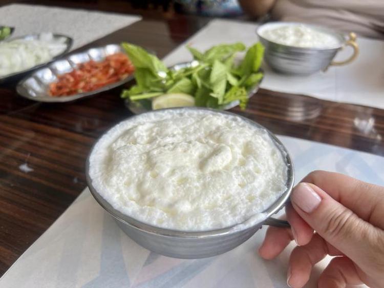 Susurluk ayranı nasıl bol köpüklü oluyor İşte yıllardır merak edilen sırrı