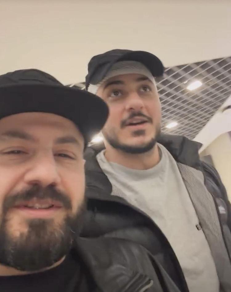 Semicenk evinde kaza geçirdi İşte başına 7 dikiş atılan ünlü şarkıcının sağlık durumu