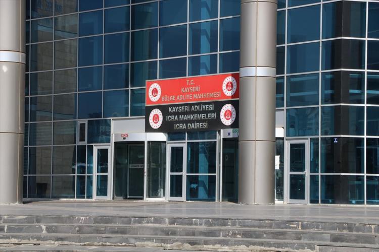 Yapılmayan dişin haczi geldi Muhtara bırakılan tebligat emekli kadını yaktı