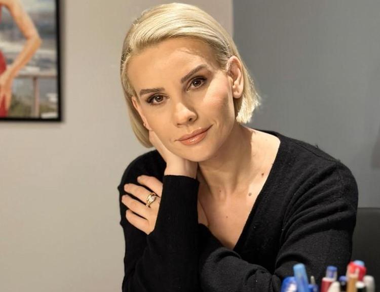 Canlı yayın öncesi talihsiz kaza Esra Erolun yüzü yandı