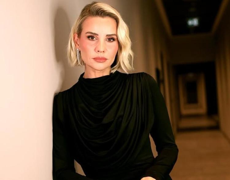 Canlı yayın öncesi talihsiz kaza Esra Erolun yüzü yandı