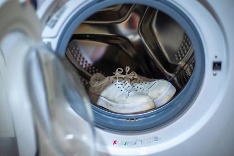 Eskisinden bile daha beyaz olacak Çoraplardaki inatçı kirleri tek hamlede söküp atan yöntem