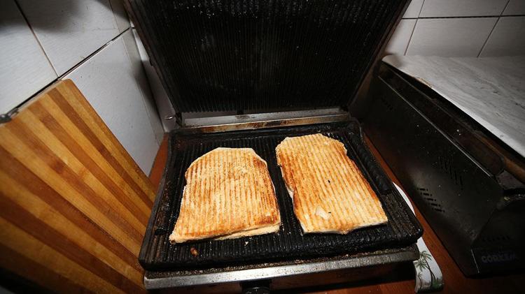 PRATİK TOST TARİFİ