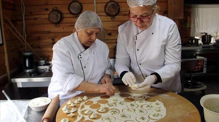 Hamurun kurumasını önlüyor Mantı yaparken bu yöntemi deneyin