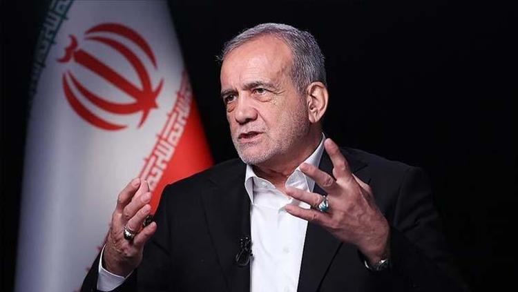 İRAN CUMHURBAŞKANI PEZEŞKİYAN’DAN BÖLGE ÜLKELERİNE YÖNELİK FÜZE SALDIRISI KONUSUNDA YENİ AÇIKLAMA