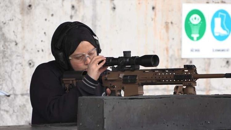 MEHMETÇİK’İN SİLAHINI TEST EDİYOR