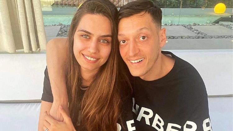 İki yakın arkadaş aynı heyecanı yaşıyor Amine Gülşe ve Özlem Ada Şahin bebek kutlamasında buluştular