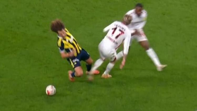 GUENDOUZI CEZA SAHASINA YAKIN BÖLGEDE YERDE KALIYOR KART GEREKİR Mİ