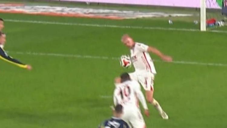 FENERBAHÇENİN PENALTI BEKLEDİĞİ POZİSYONDA İHLAL VAR MI