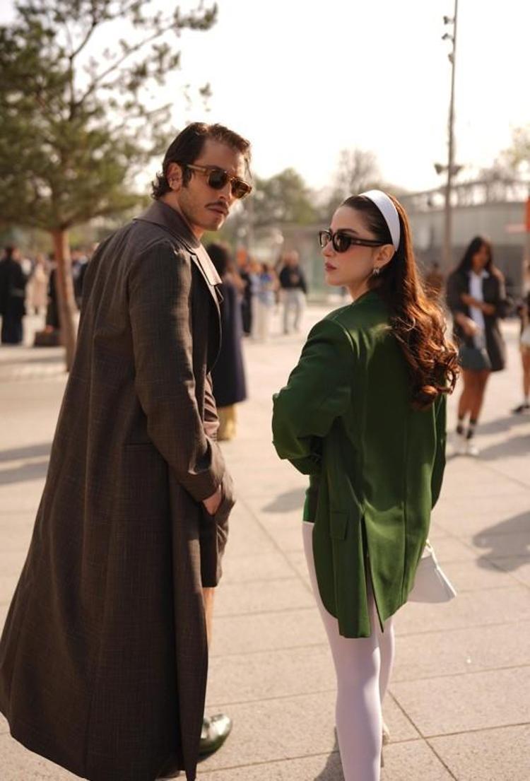 Boran Kuzum ve Özge Gürel Paris Moda Haftasında fırtına estirdi