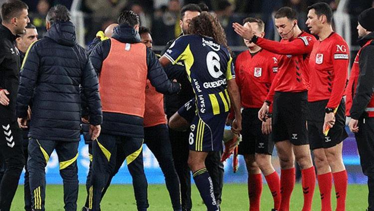 Kadıköy koridorlarında krampon krizi Guendouzi’den hakeme sert çıkış