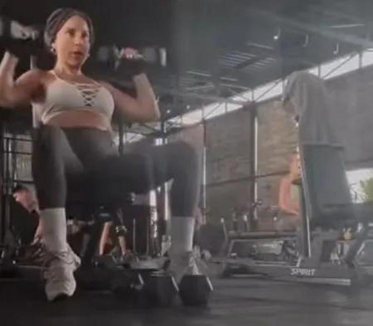 Irmak Ünaldan spor salonunda hayran bırakan azim