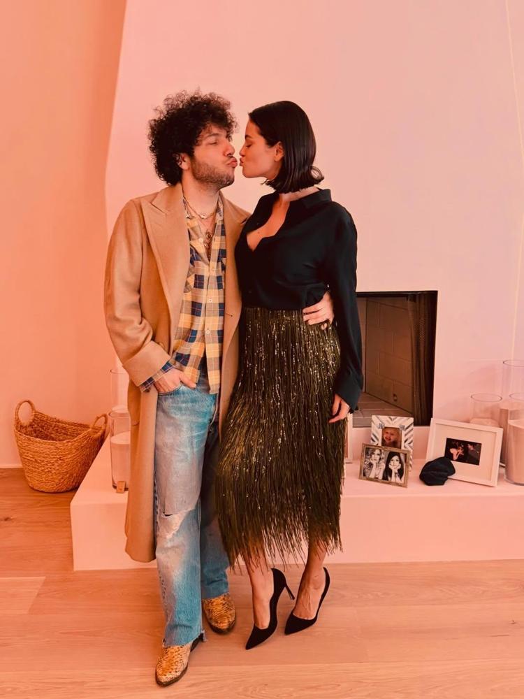 Selena Gomez ve Benny Blanco’nun parti kareleri sosyal medyayı salladı