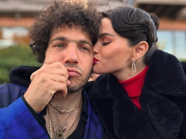 Selena Gomez ve Benny Blanco’nun parti kareleri sosyal medyayı salladı