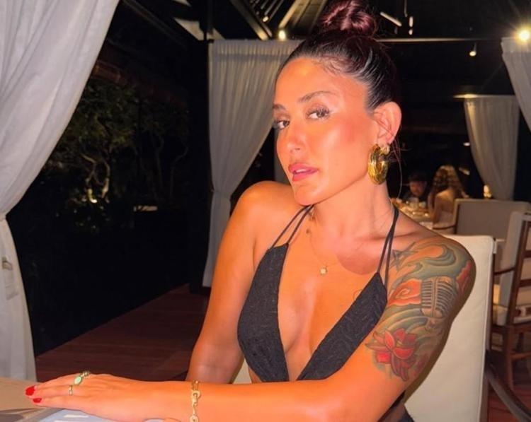 Zanzibarda tatil yapıyor Melek Mossodan bikinili pozlar