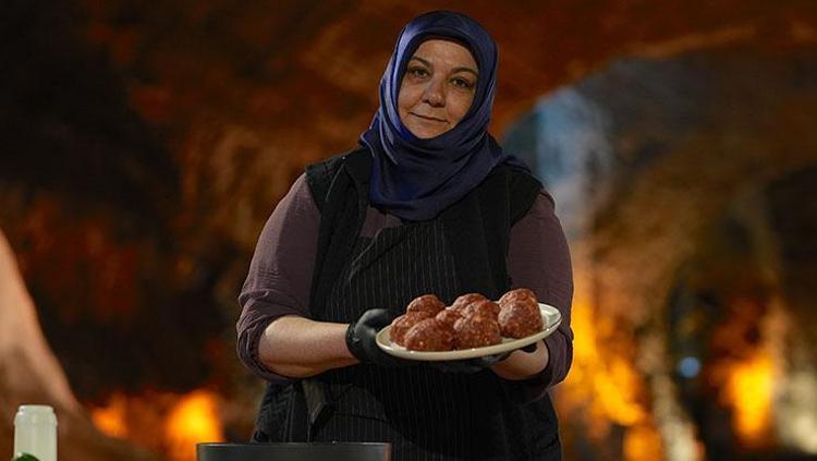 Iğdırda misafir yemeği olarak yapılıyor Sırt etinin taşta sabırla dövülmesiyle hazırlanıyor