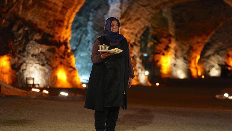 Iğdırda misafir yemeği olarak yapılıyor Sırt etinin taşta sabırla dövülmesiyle hazırlanıyor