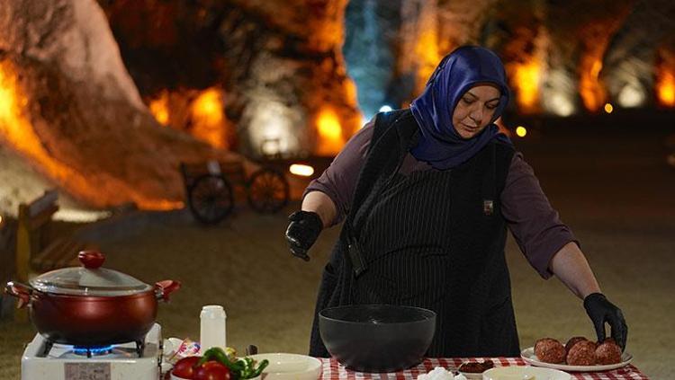 Iğdırda misafir yemeği olarak yapılıyor Sırt etinin taşta sabırla dövülmesiyle hazırlanıyor