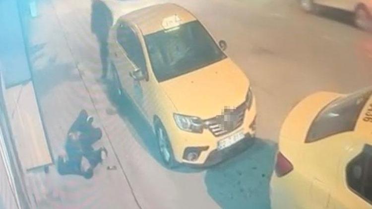 İnsanlık ölmüş Yerde can çekişirken yanından bakıp geçtiler, ölüme terk ettiler