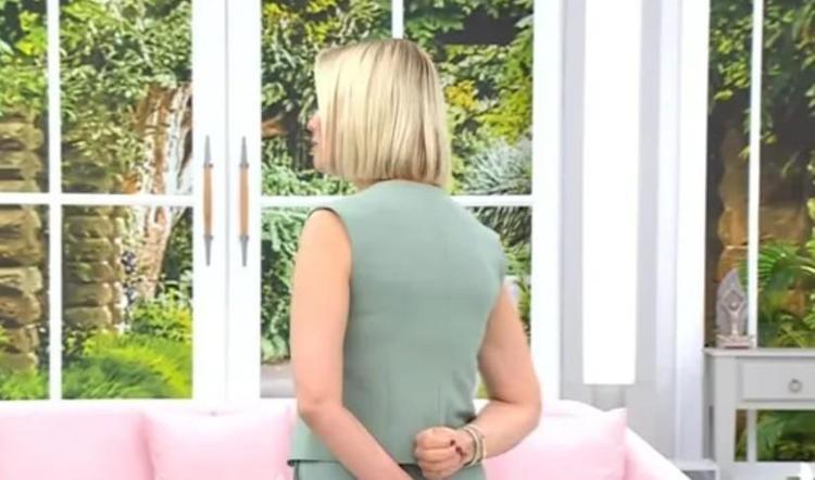 Esra Erol Uluslararası Yardım İşaretini programda uygulamalı gösterdi ve önemini anlattı