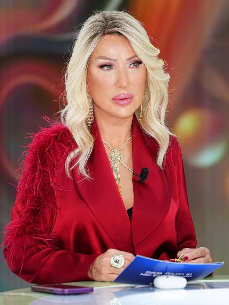 Seda Sayan son görüntüsüyle gündem oldu Filtre mi estetik mi