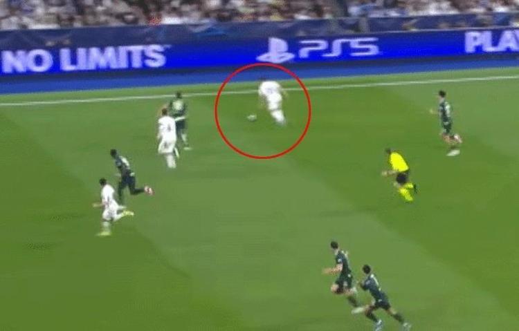 VINICIUS JUNIOR PENALTI KAÇIRDI