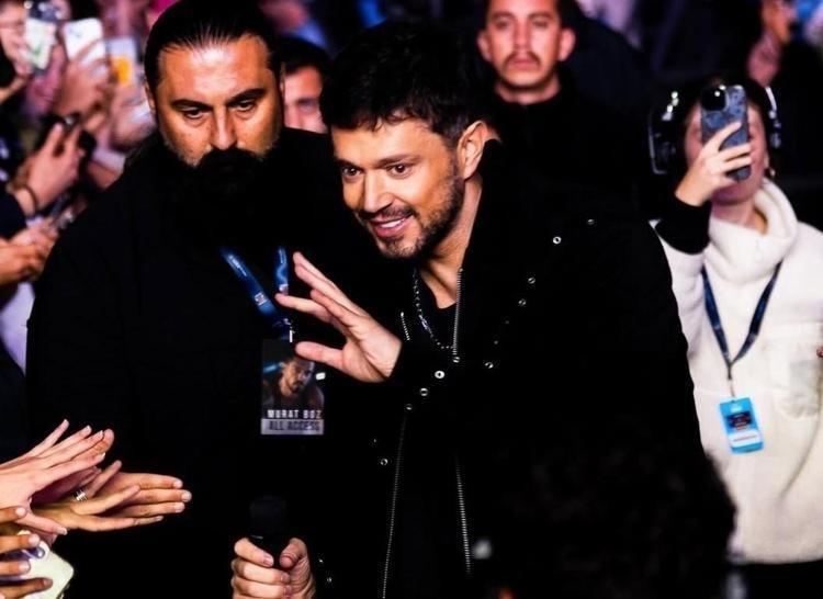 Murat Boz’a sürpriz doğum günü Pastası geceye damga vurdu