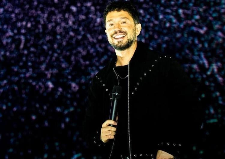 Murat Boz’a sürpriz doğum günü Pastası geceye damga vurdu