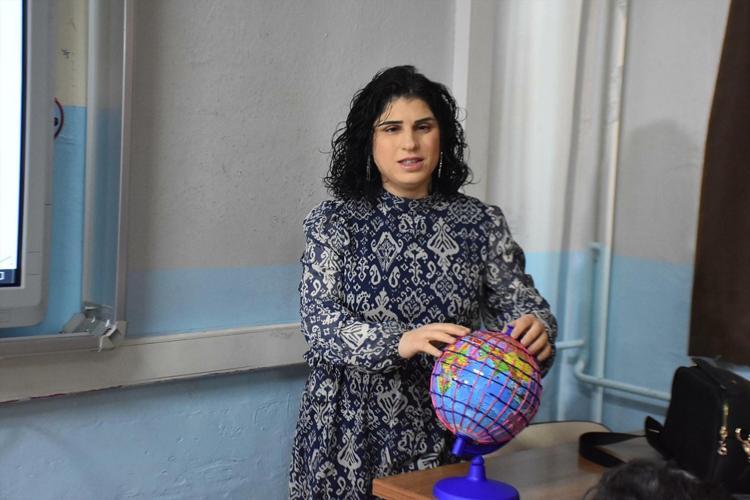 Sınıfın içinde başlayan proje, dünyayı ellerine taşıdı