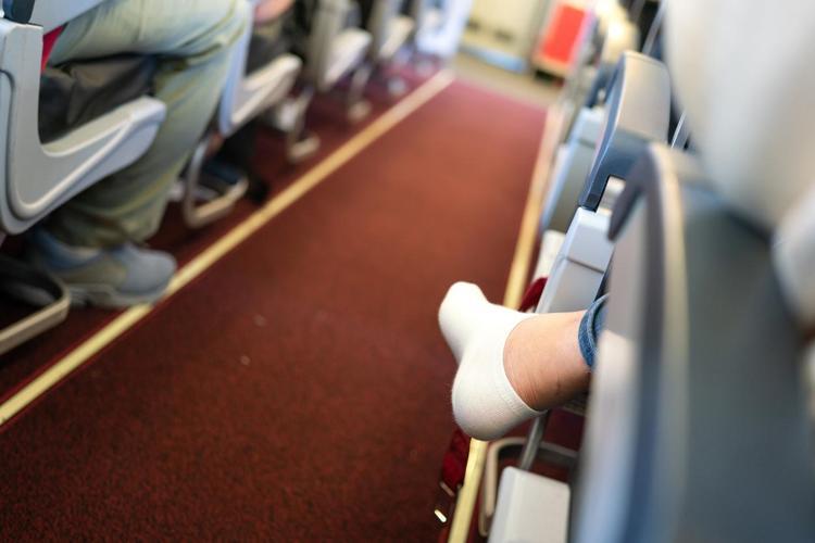 Uçuş görevlileri uyardı: Uçağa asla siyah çorapla binmeyin Sebebi çok şaşırtıcı