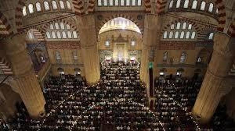 İL İL BAYRAM NAMAZI SAATLERİ 2026 Ramazan Bayramı bayram namazı saat kaçta Bayram namazı vakitleri Ankara, İstanbul, Bursa: Bayram namazı ne zaman, saat kaçta kılınacak 81 il bayram namazı saatleri