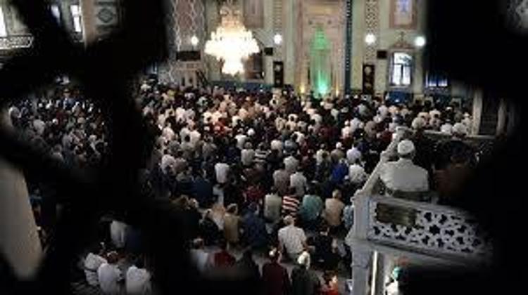 İL İL BAYRAM NAMAZI SAATLERİ 2026 Ramazan Bayramı bayram namazı saat kaçta Bayram namazı vakitleri Ankara, İstanbul, Bursa: Bayram namazı ne zaman, saat kaçta kılınacak 81 il bayram namazı saatleri