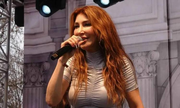 HANDE YENER