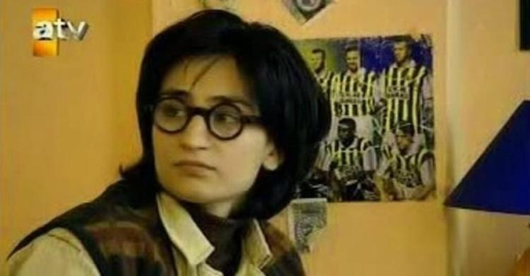 İkinci Baharın yıldızları yıllar sonra aynı karede Pozlarına beğeni yağdı