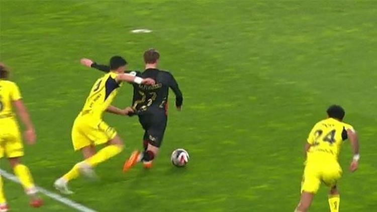 FATİH KARAGÜMRÜKÜN PENALTI BEKLEDİĞİ POZİSYON