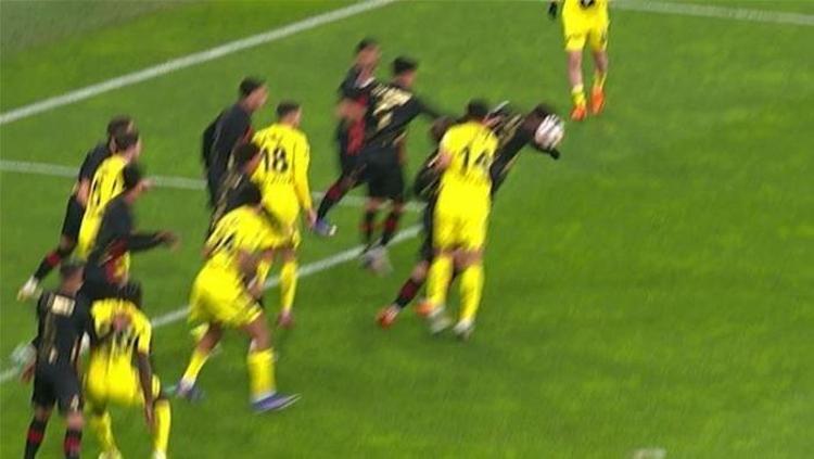 FENERBAHÇENİN PENALTI BEKLEDİĞİ POZİSYON