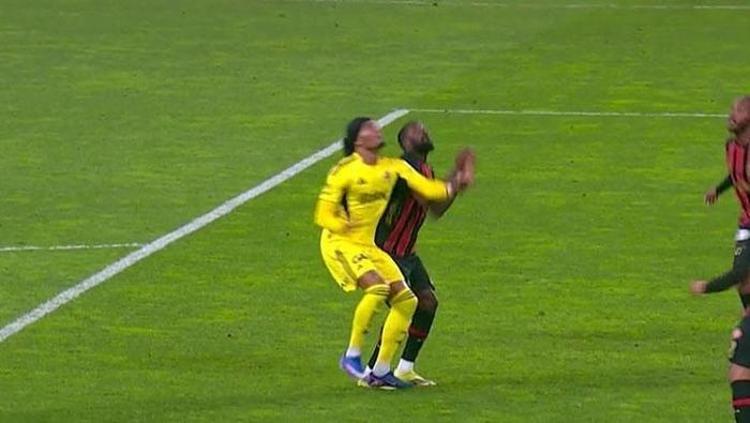 FENERBAHÇENİN PENALTI BEKLEDİĞİ İKİNCİ POZİSYON