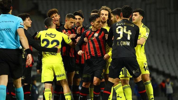 Eski hakemler Karagümrük-Fenerbahçe maçını değerlendirdi Penaltı ve net bir kırmızı kart
