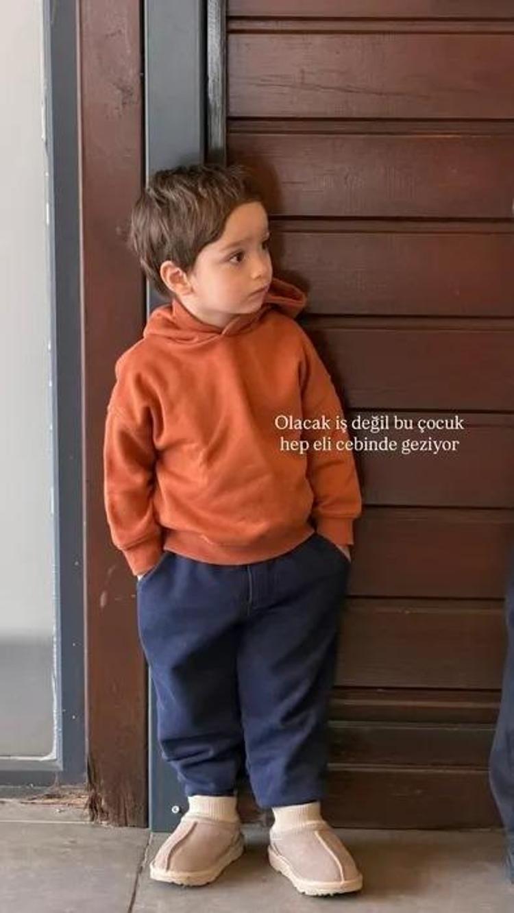 SÜREKLİ ELİ CEBİNDE GEZİYOR