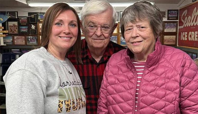 78lik kuryeye yardım piyangosu Kahve siparişi götürdü, açılan kapı emekli etti